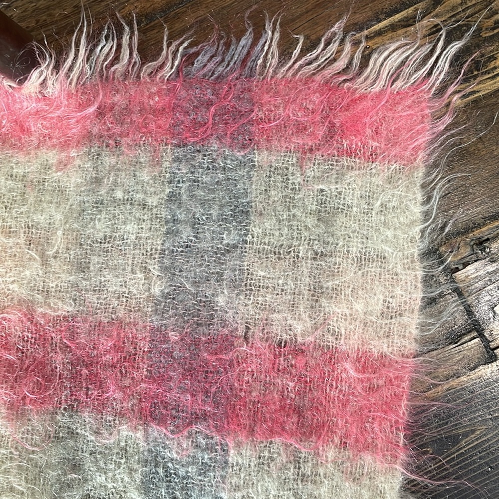 Hudson Bay vintage 100% mohair made in Scotland scarf/shawl RARE AND BEAUTIFU! - Picture 13 of 17
